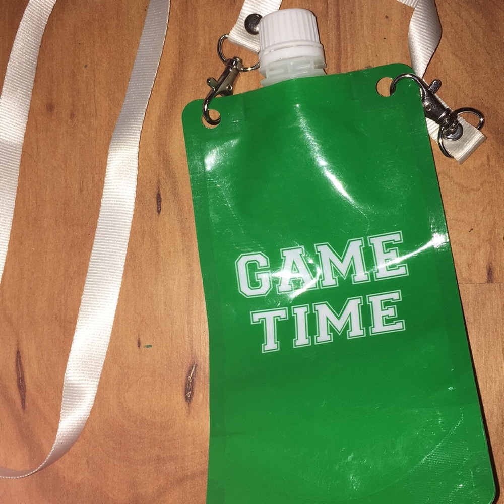 Game time water container